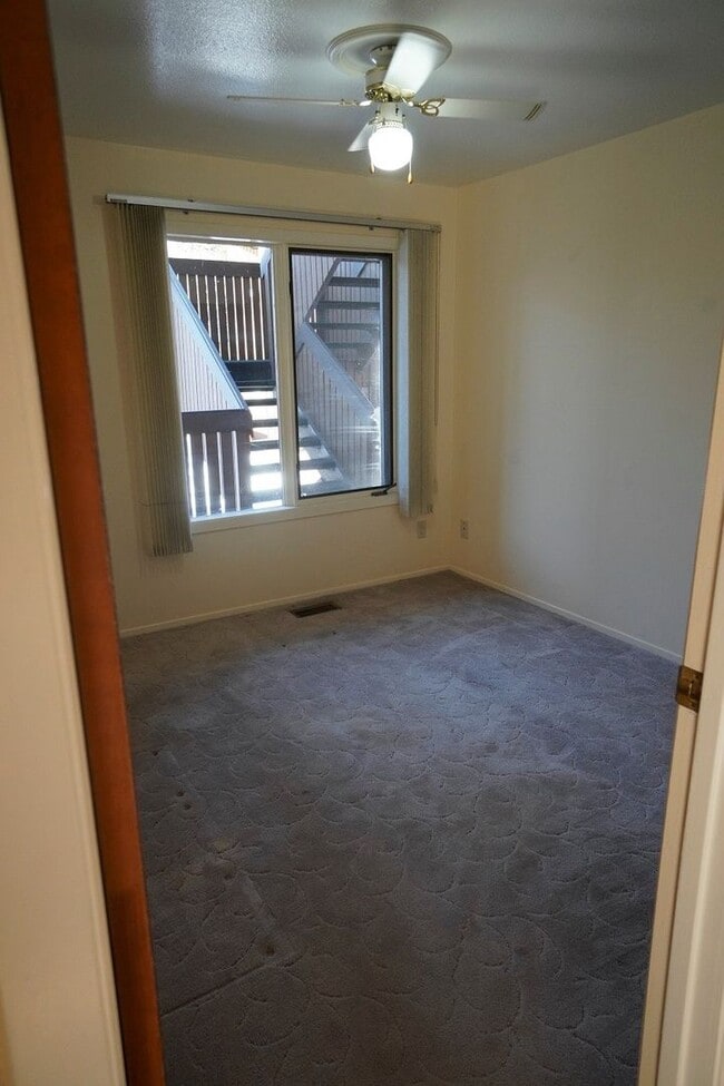 Building Photo - 2 Bed 2 Bath South Anchorage Condo!
