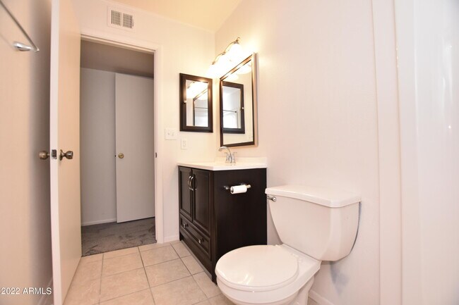 Building Photo - 5301 S Mitchell Dr