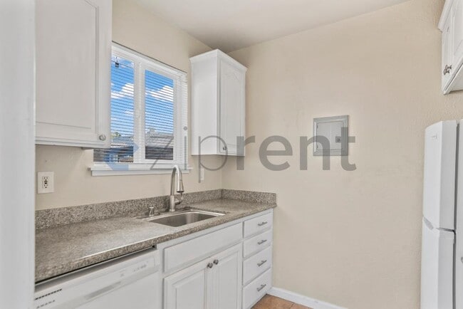 Building Photo - 1765 Landana Dr