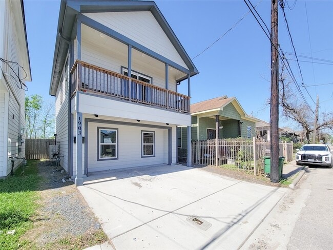 Building Photo - 1903 Mary St