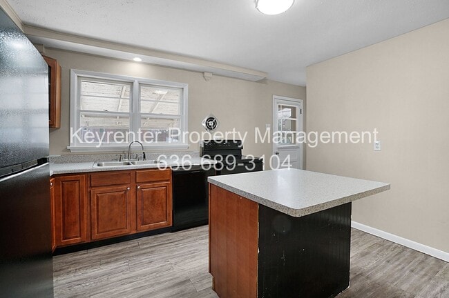 Building Photo - COMING SOON!! Charming 3-Bedroom Home in a Prime Saint Charles Location!
