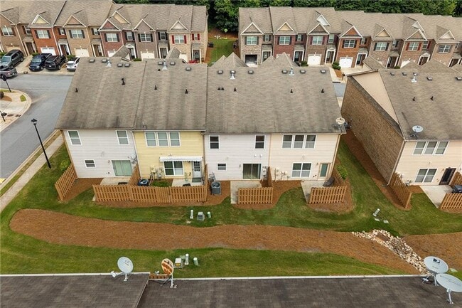 Building Photo - 318 Knelston Oak Dr NE