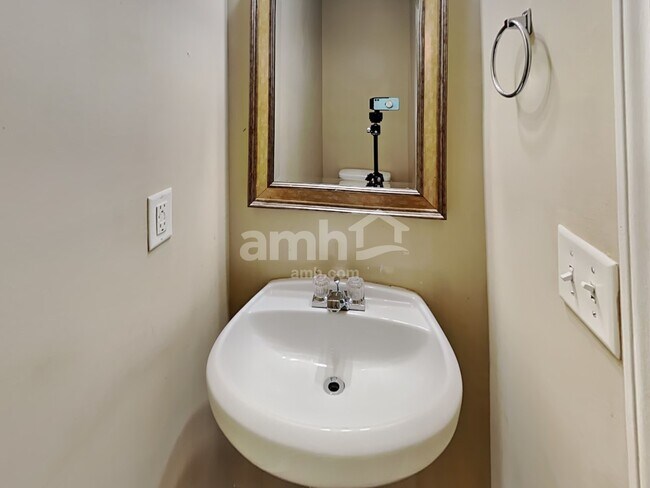 Building Photo - 191 Southwind Ln