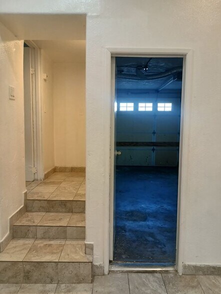 Building Photo - 3853 Winona Ave