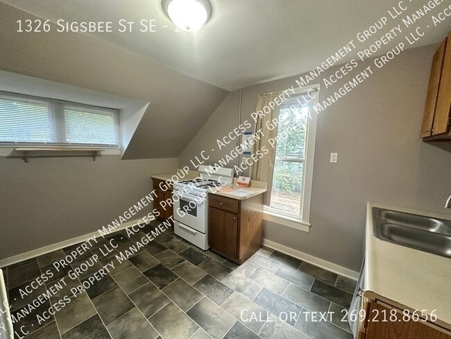 Building Photo - 1326 Sigsbee St SE