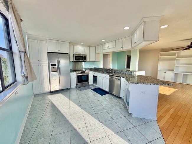 Building Photo - 723 Sailfish Dr