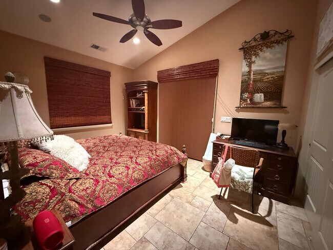 Building Photo - Luxury Home with 180 Degrees Lake Views