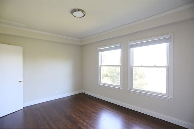 Building Photo - Elegant 1BR/1BA in Oakland's Cleveland Hei...