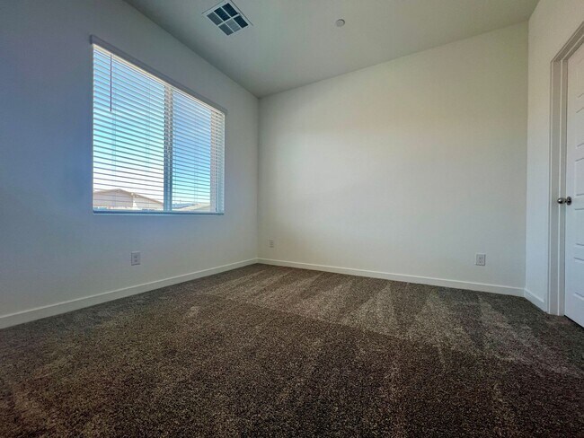 Building Photo - Stunning Newly Built 4-Bedroom, 3-Bathroom Home in Henderson