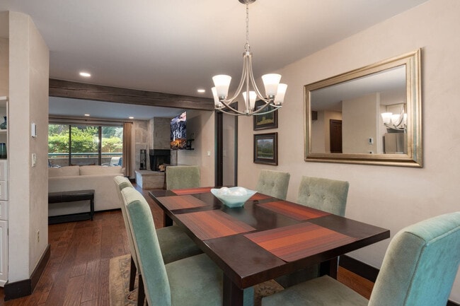 Building Photo - 1024 E Hopkins Ave