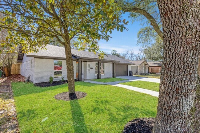 Building Photo - 9603 Emnora Ln