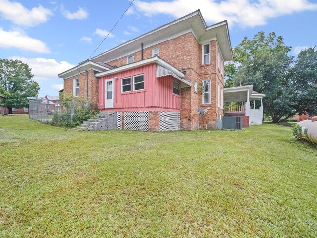 Building Photo - 4 Bedroom/2 Bath Home for Rent