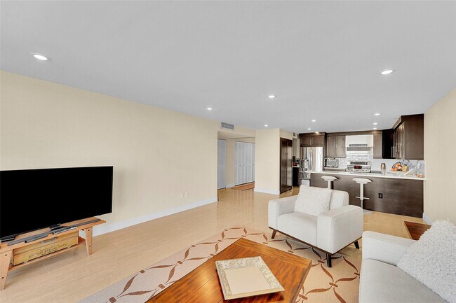 Building Photo - 1401 S Ocean Dr