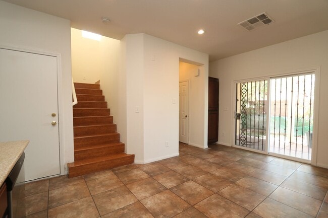 Building Photo - Cozy 3 bedrooms