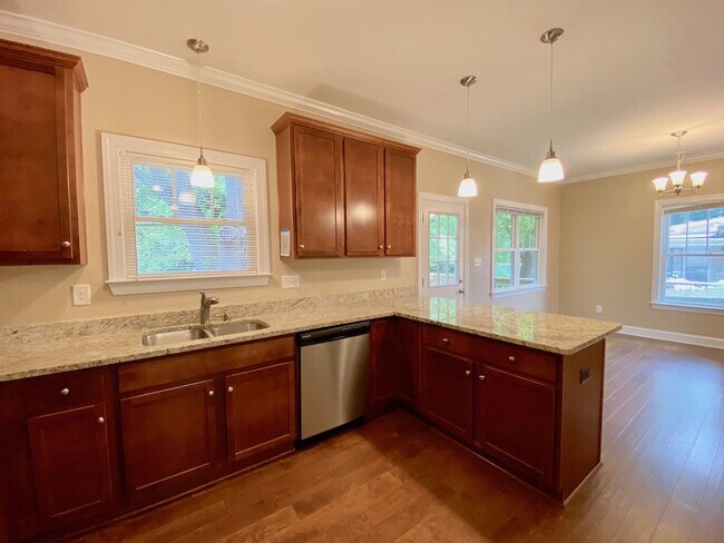 Building Photo - 2024 Jersey Ave