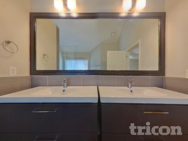 Building Photo - 1140 Johns Landing Ct