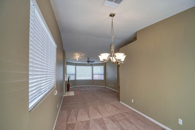 Building Photo - 3022 N 34th Pl