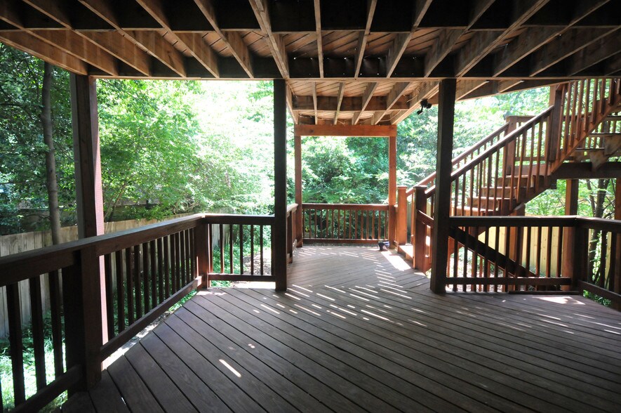 ***AVAILABLE JULY 1*** - 861 Durant Pl NE