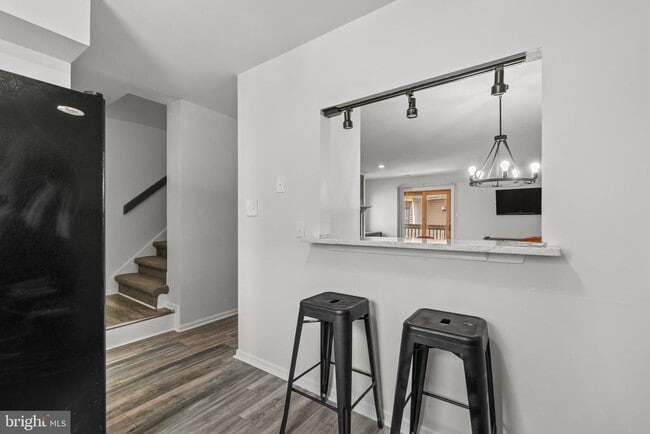 Building Photo - 3182 E Ocean View Ave