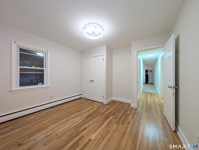 Building Photo - 186 Marigold Ave