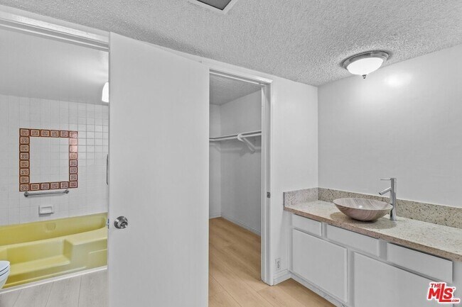 Building Photo - 10535 Wilshire Blvd