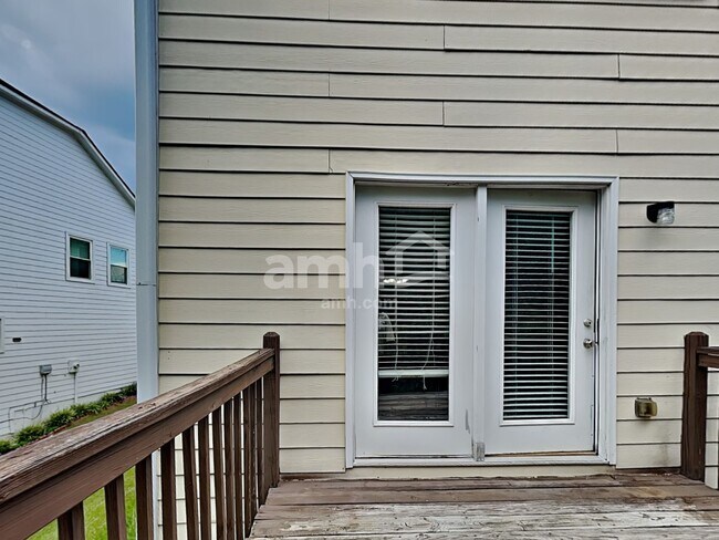 Building Photo - 889 Bramble Way