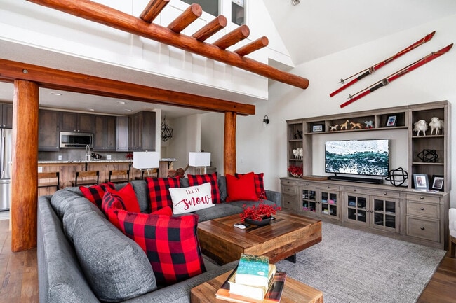 Building Photo - c4 Saddle Ridge Rd