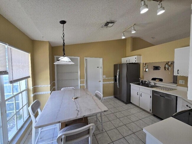 Building Photo - 3511 Majesty Loop