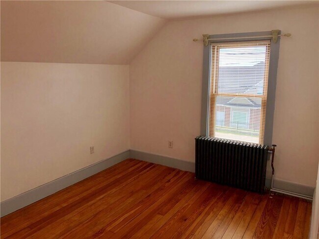 Building Photo - 673 Aquidneck Ave
