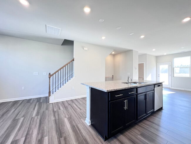 Building Photo - 1988 Rosedale Rdg Ave