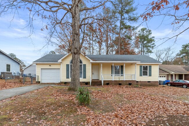 Primary Photo - Cute little yellow home