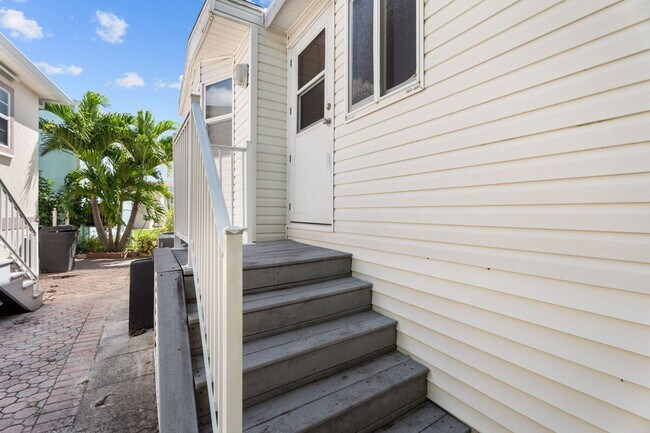 Building Photo - 1256 Nettles Blvd