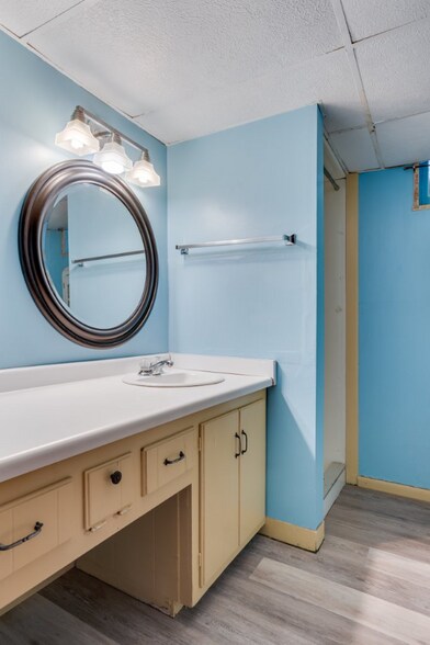 Building Photo - 4318 Benjamin St NE