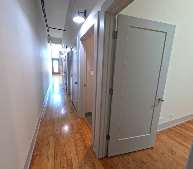 Building Photo - 1432 W 21st St