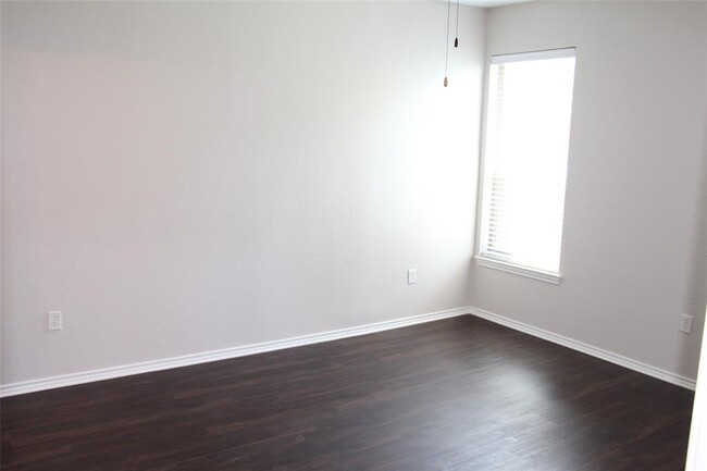 Building Photo - 578 Creekside Cir