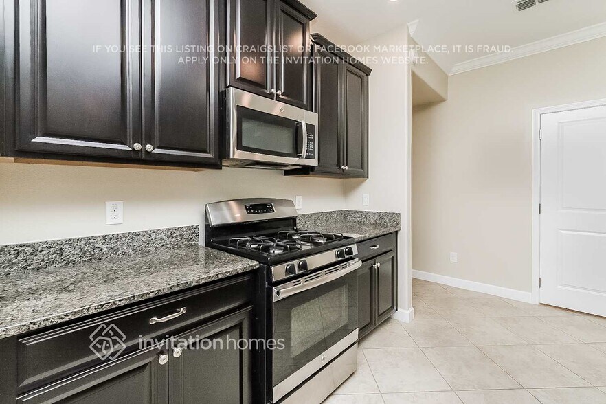 Building Photo - 2546 Bartolo Dr