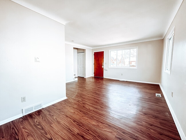 Building Photo - 3025 S Byrne Rd