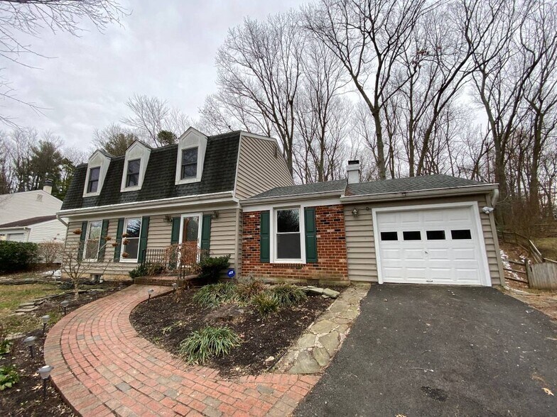 Building Photo - 1815 CRANBERRY LN