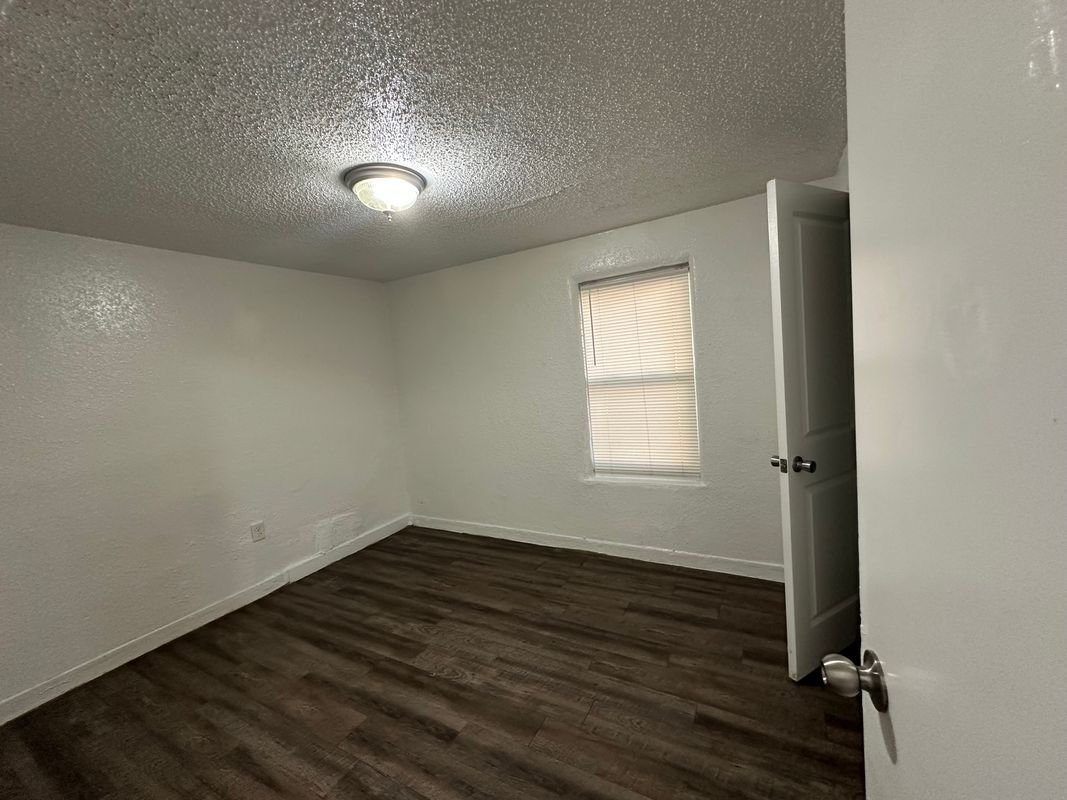 Building Photo - 1629 W 31st St