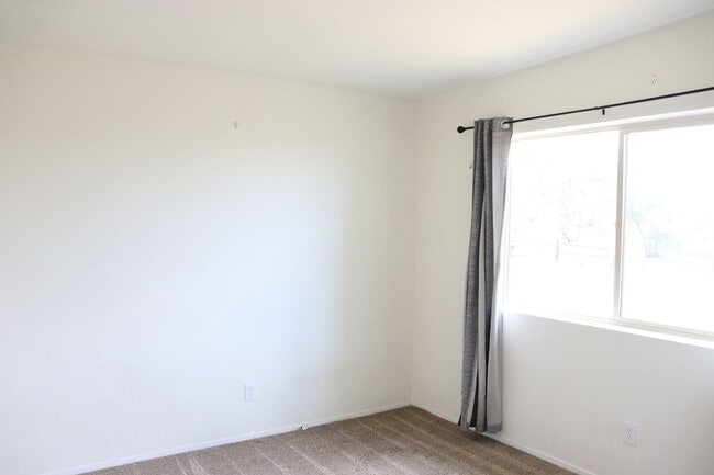 Building Photo - Three bedroom home