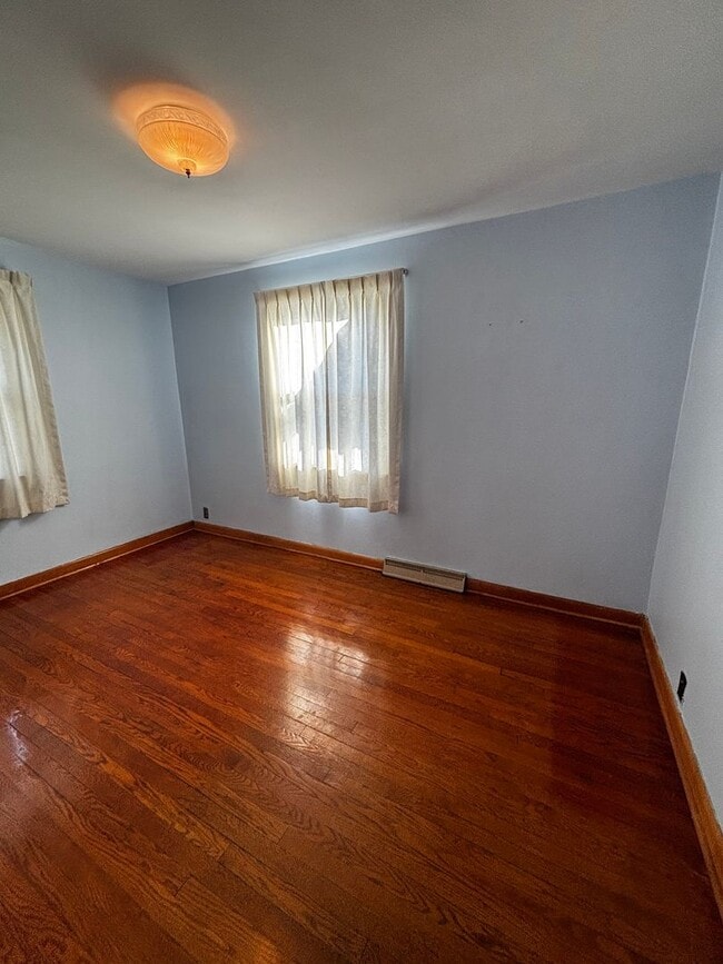 Building Photo - 3 Bedroom 1 Bath Rental Rome NY