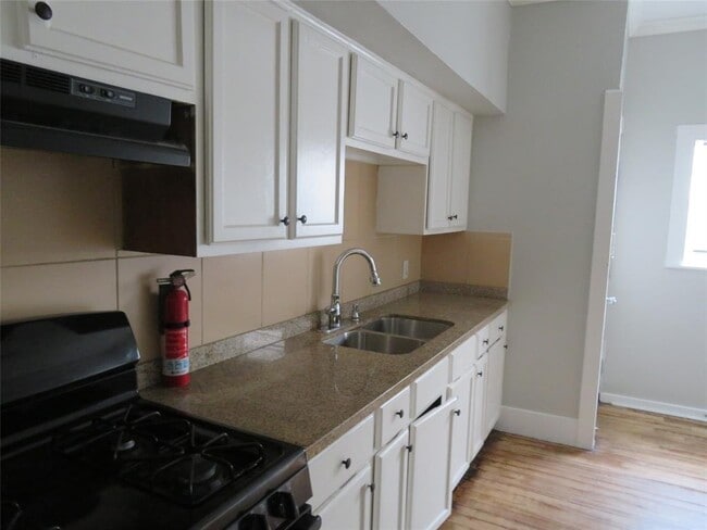 Building Photo - 701 Dumble St