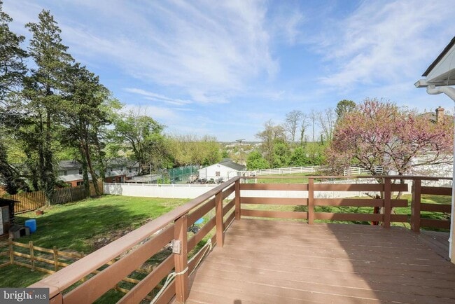 Building Photo - 103 Waelchli Ave