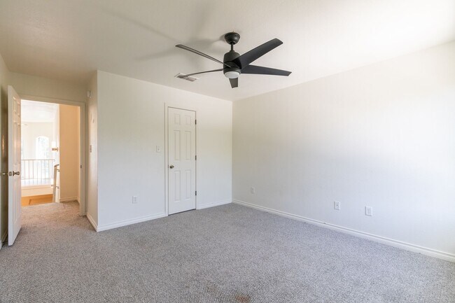 Building Photo - 3310 Silver Oaks Dr