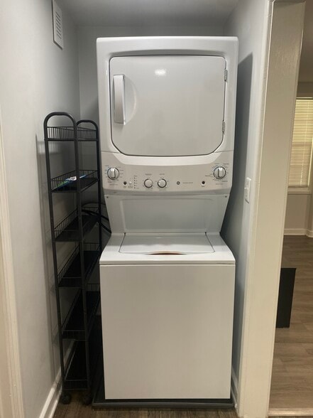 Building Photo - 516 36th Ave N