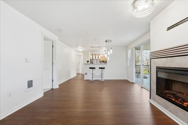 Building Photo - $1,895 • Modern 2BR Condo in Tanasbourne – Garage Included!