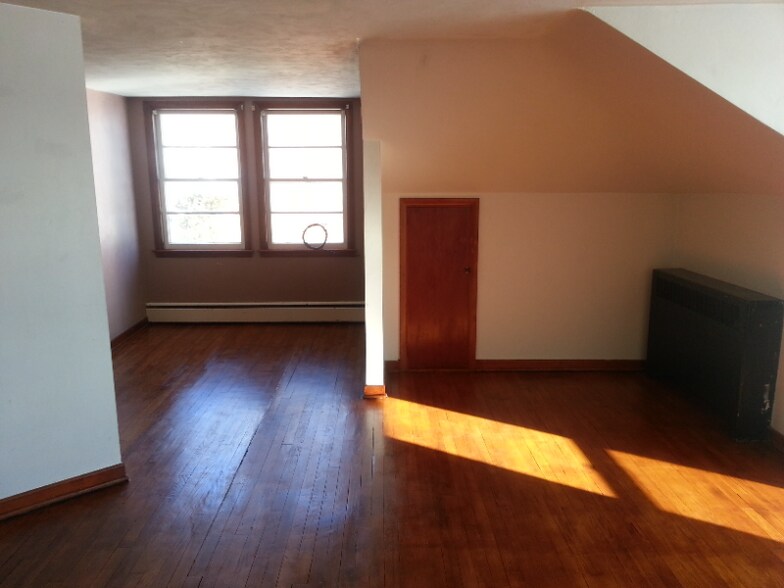 Building Photo - 1530 Main St