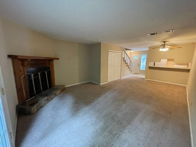 Building Photo - 2 Bedroom, 1 Bath Townhome Minutes from AU and Downtown!