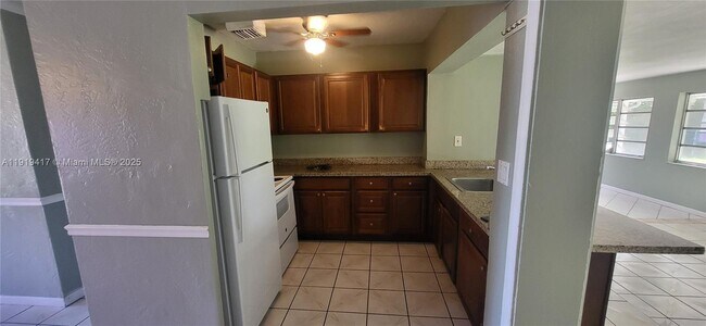 Building Photo - 1310 NE 143rd St