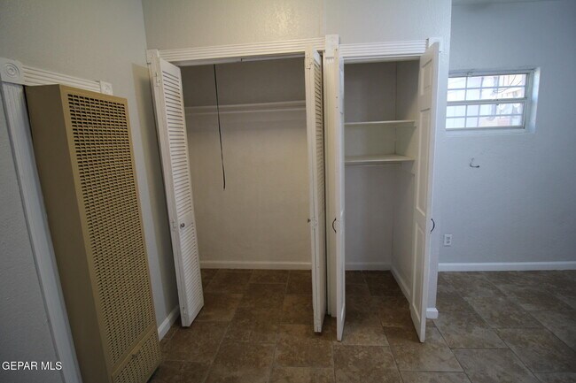 Building Photo - 8903 Old County Dr